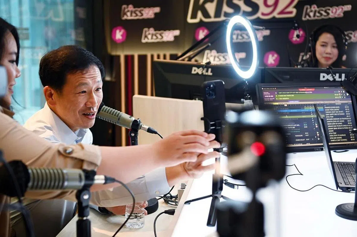 王乙康上电台节目接受访问。（取自王乙康面簿）