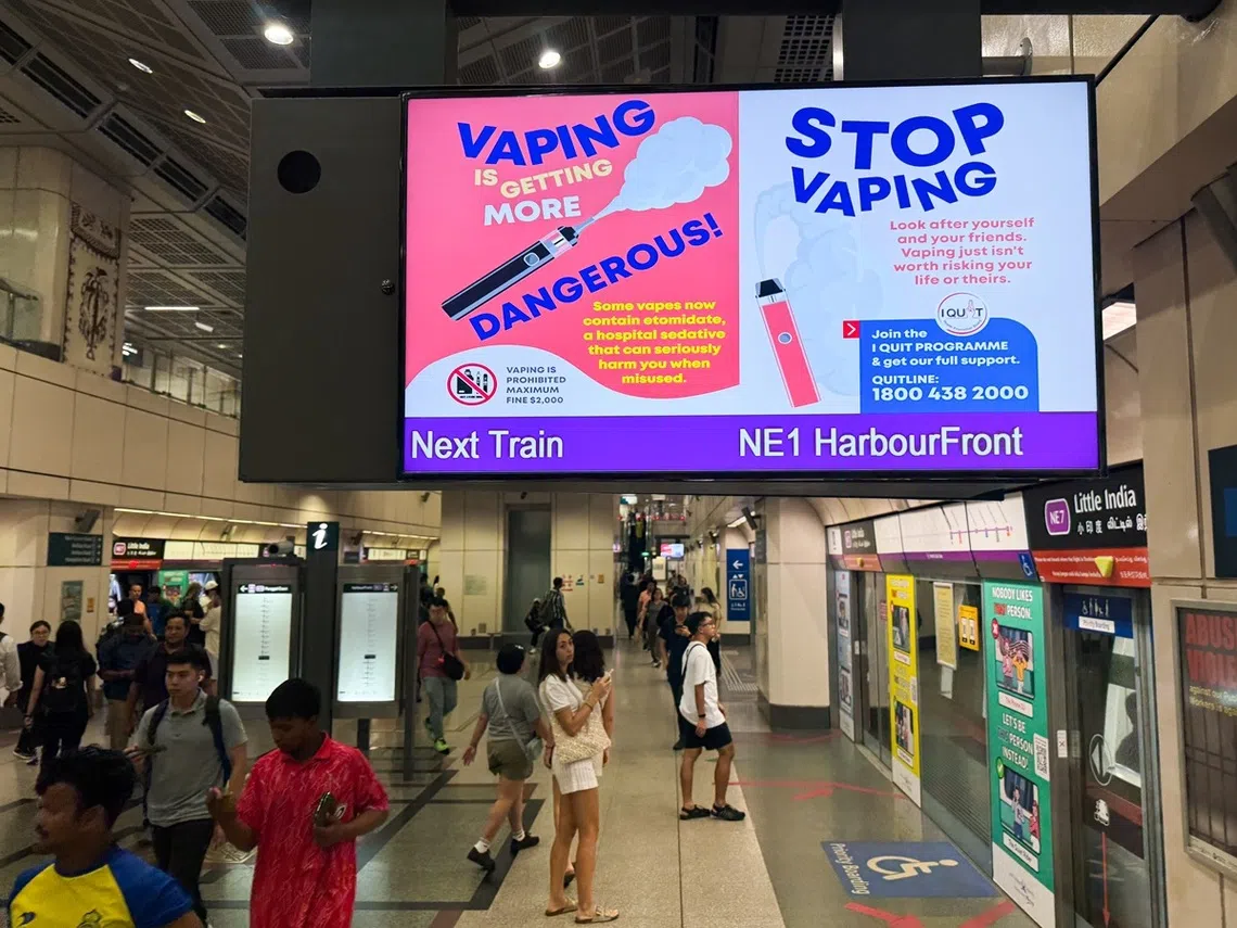 地铁站里劝诫人们戒掉电子烟的广告。