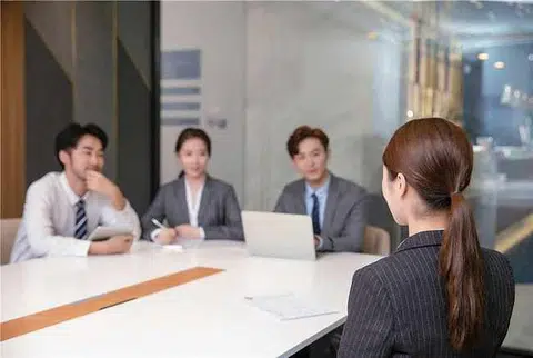 新加坡企业找不到华语流利的金融专才，问题出在哪里？（互联网）