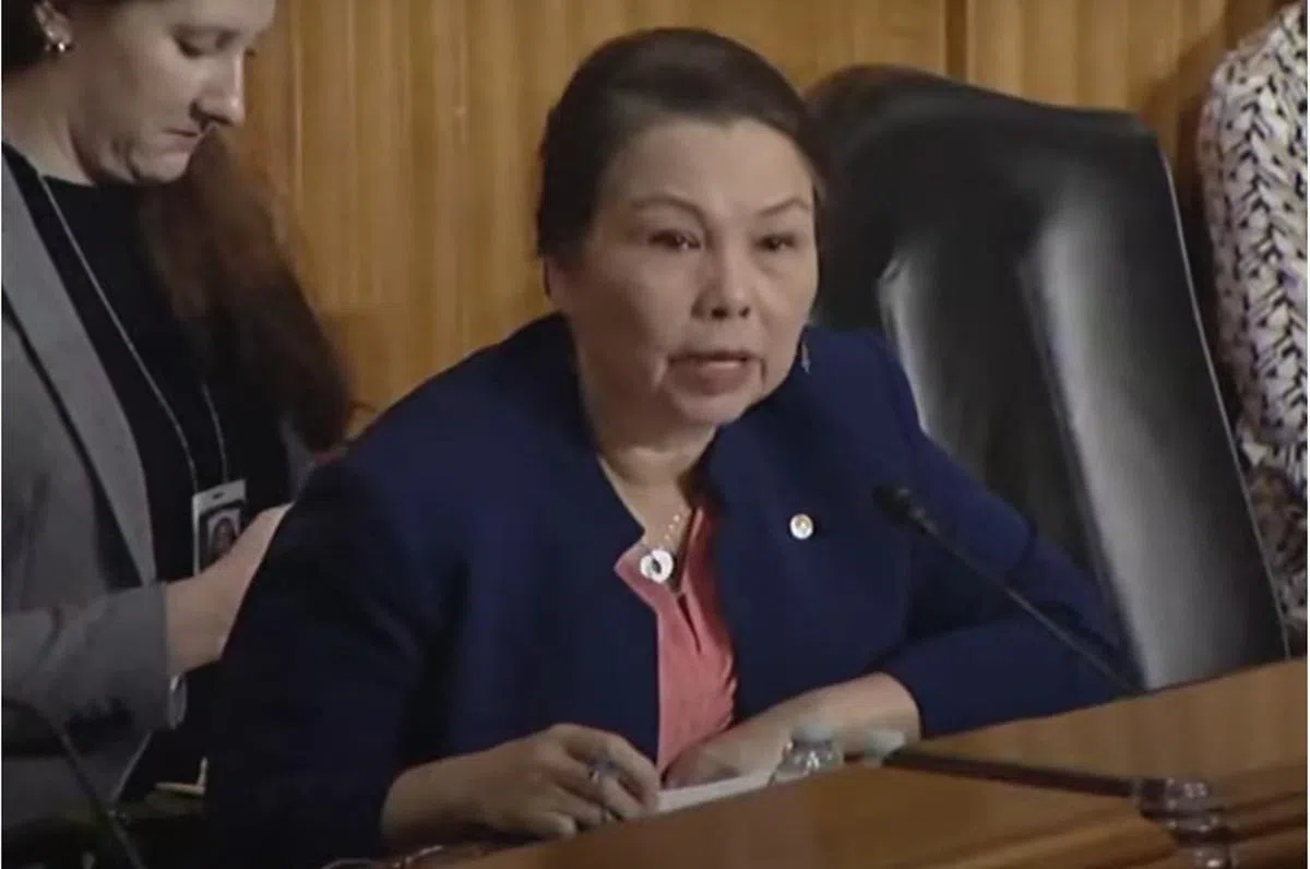 美国民主党众议员达克沃思。（视频截图）