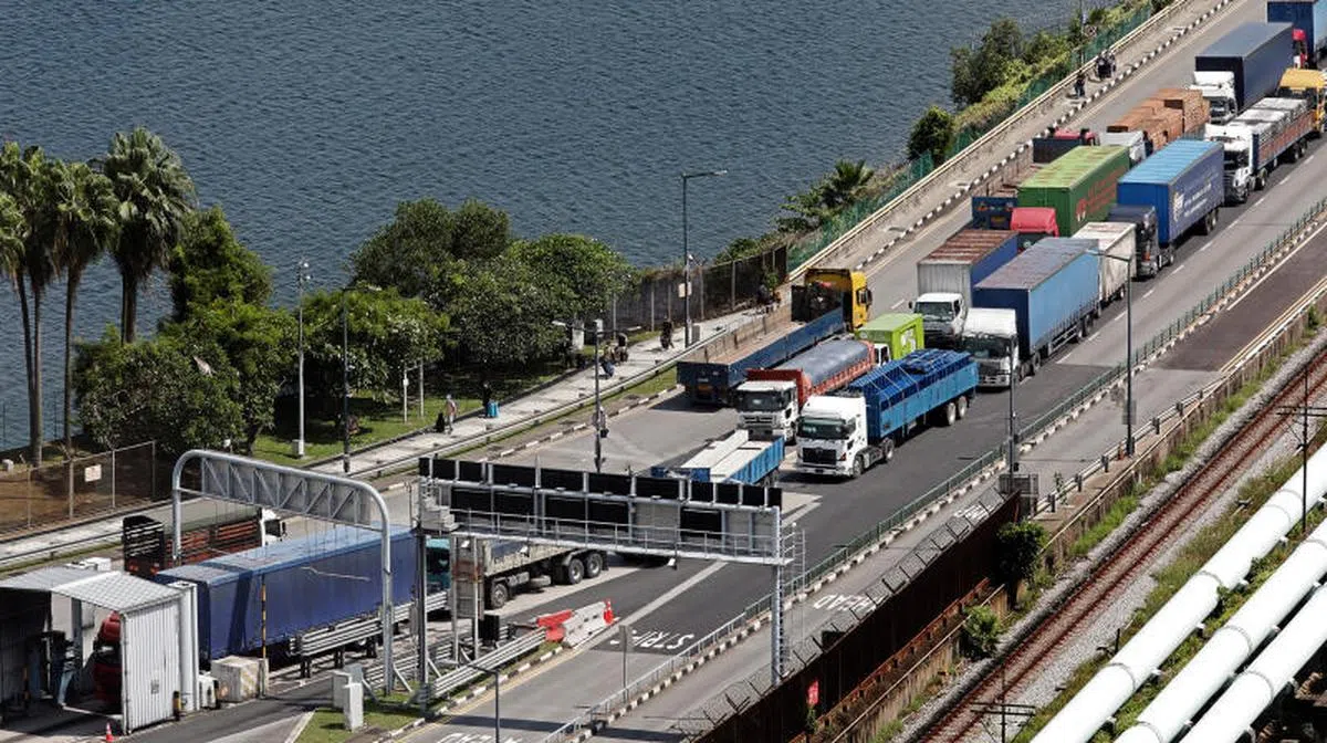  新马两国封关之前，每日约有30万人往返新柔长堤。（联合早报） 