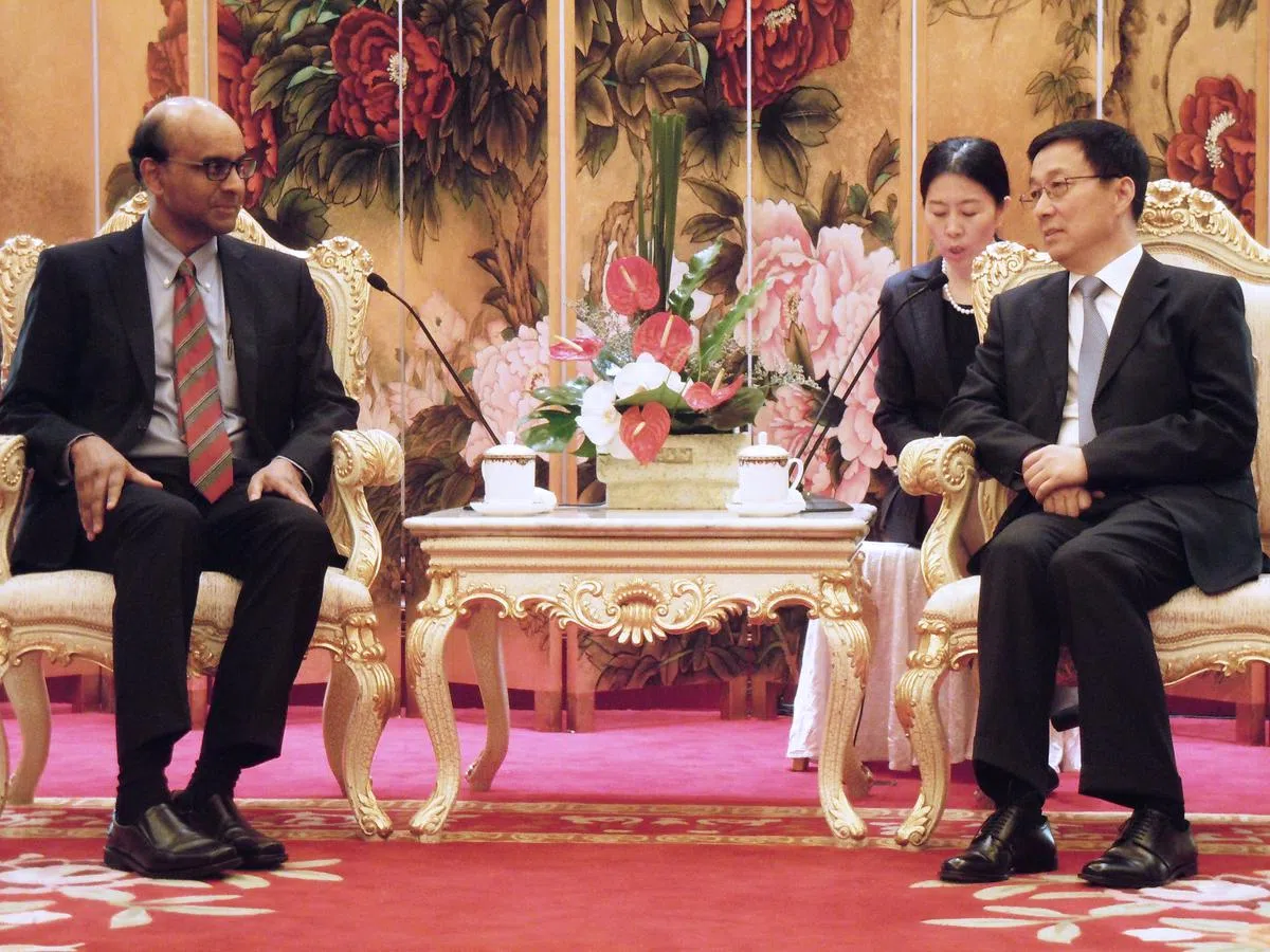  尚达曼副总理于2013年5月访问上海与韩正（右）会晤。（联合早报） 