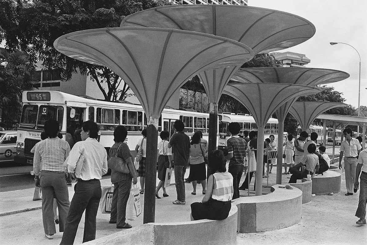 这个巴士站的设计，大概就是妈妈一直唠叨着要我们带伞出门的原因。（海峡时报）