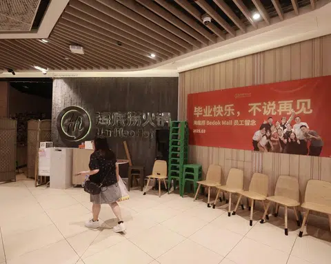 顾客上门时，才发现勿洛广场的海底捞门店已经停业。（新明日报）