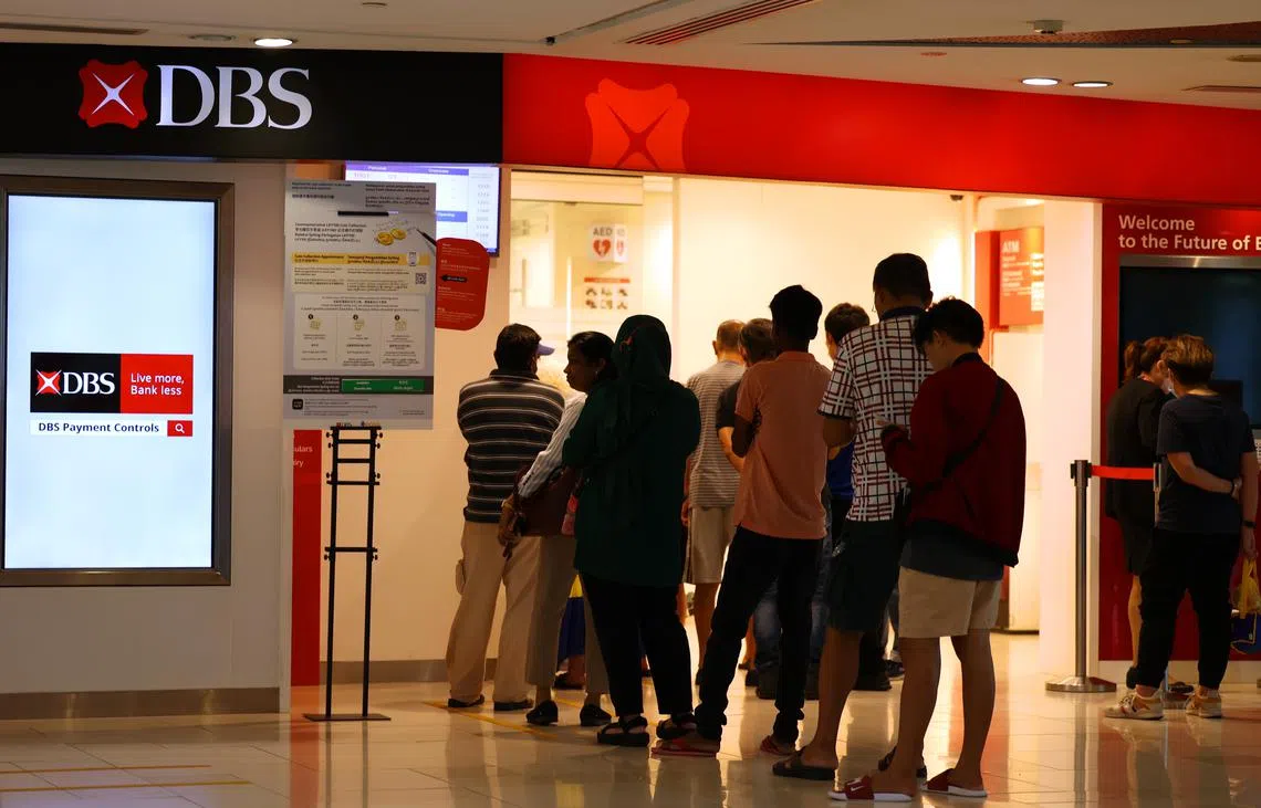 星展银行因一连串大规模服务中断而处在舆论的风口浪尖。（联合早报）