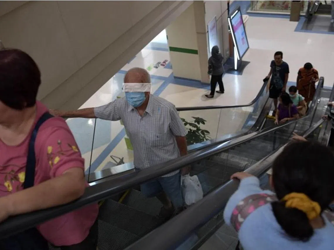 本地的年长者属于弱势群体，较容易受到病毒侵袭。2月9日新增病例当中有一名71岁新加坡男子和一名54岁新加坡男子。（海峡时报）