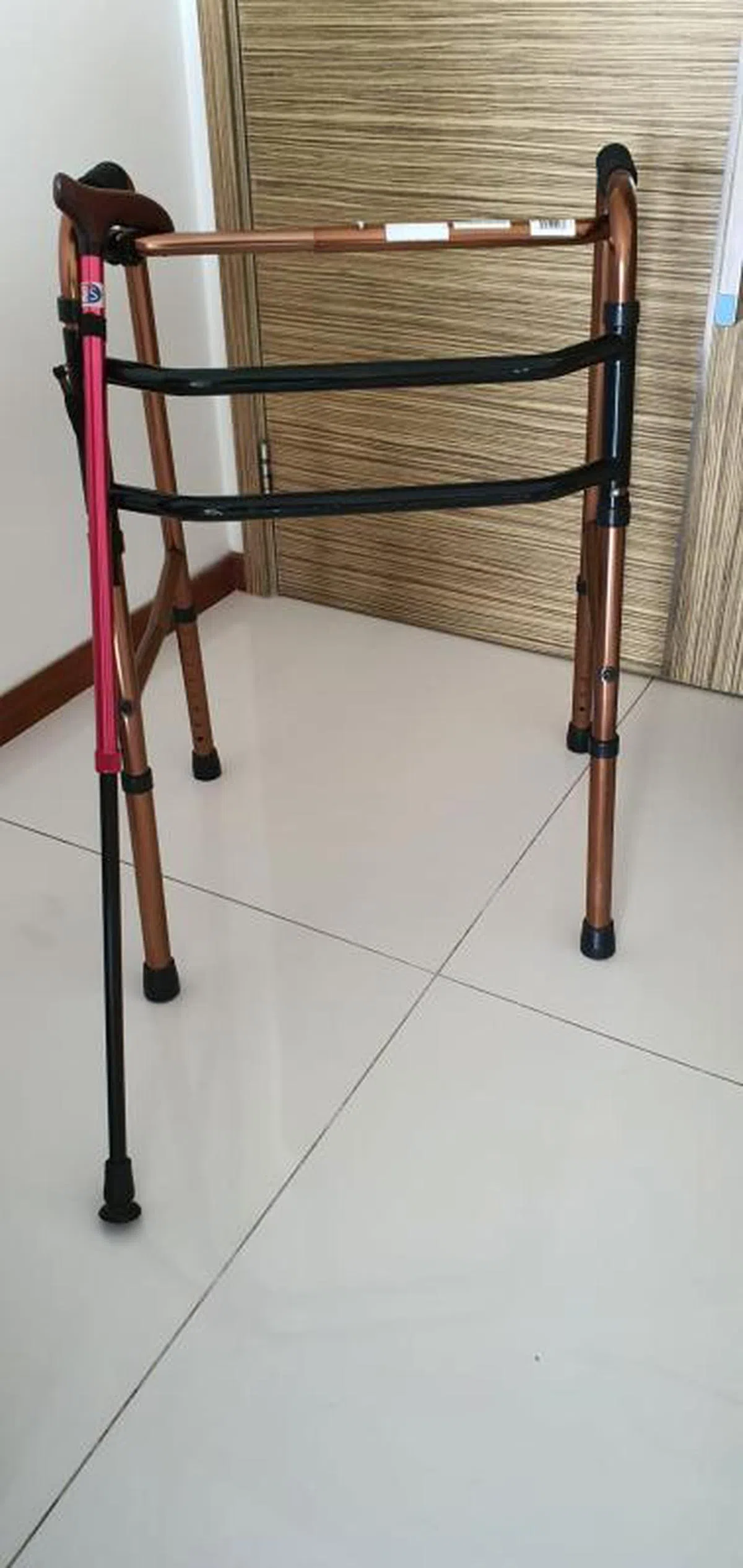 周浩鹏说，这些工具一度成为了他的好朋友，伴他同行。（周浩鹏提供）