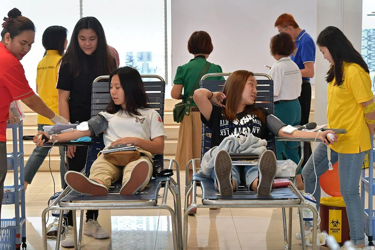 红十字会秘书长兼总裁本杰明·威廉指出，要确保血库持续维持在高水平，关键在于让青年捐血者人数增加。（海峡时报）