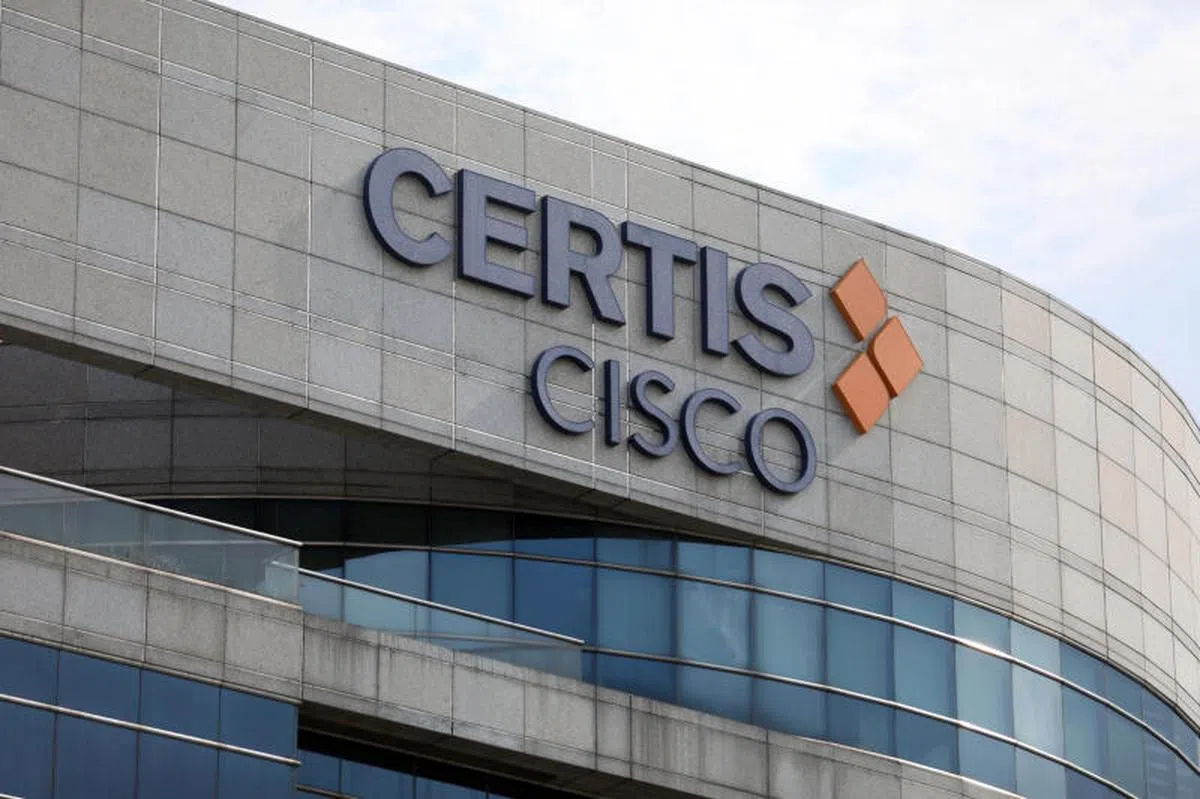  卫生部委托策安保安机构（Certis）执行隔离令派发和监测隔离者的任务。（联合早报） 