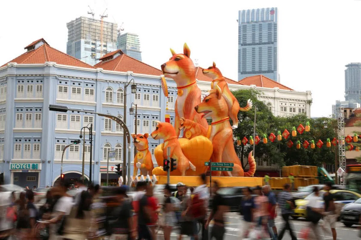  牛车水狗年灯饰。（联合晚报） 