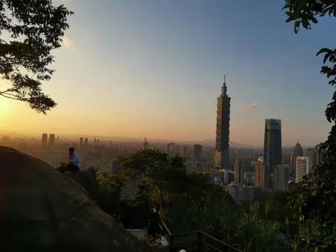 鸟瞰台北地标101大楼。（联合早报）