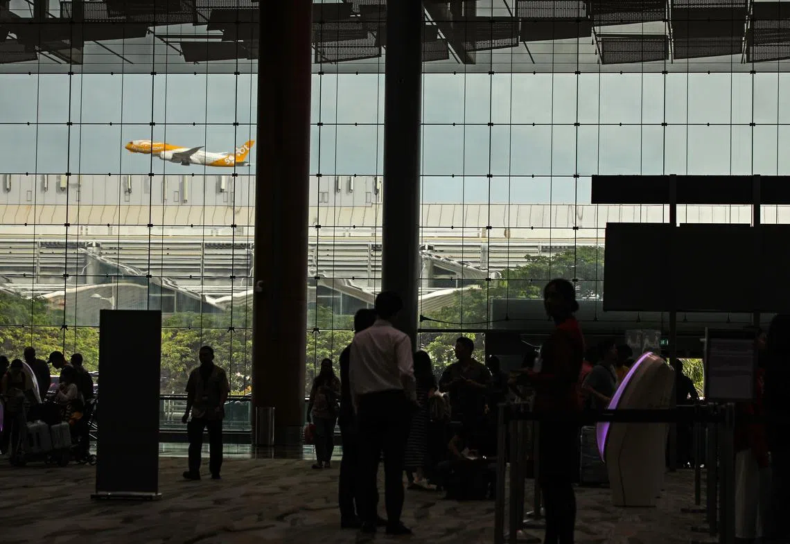 燃油价格飙涨，使机票价格也应声而起。