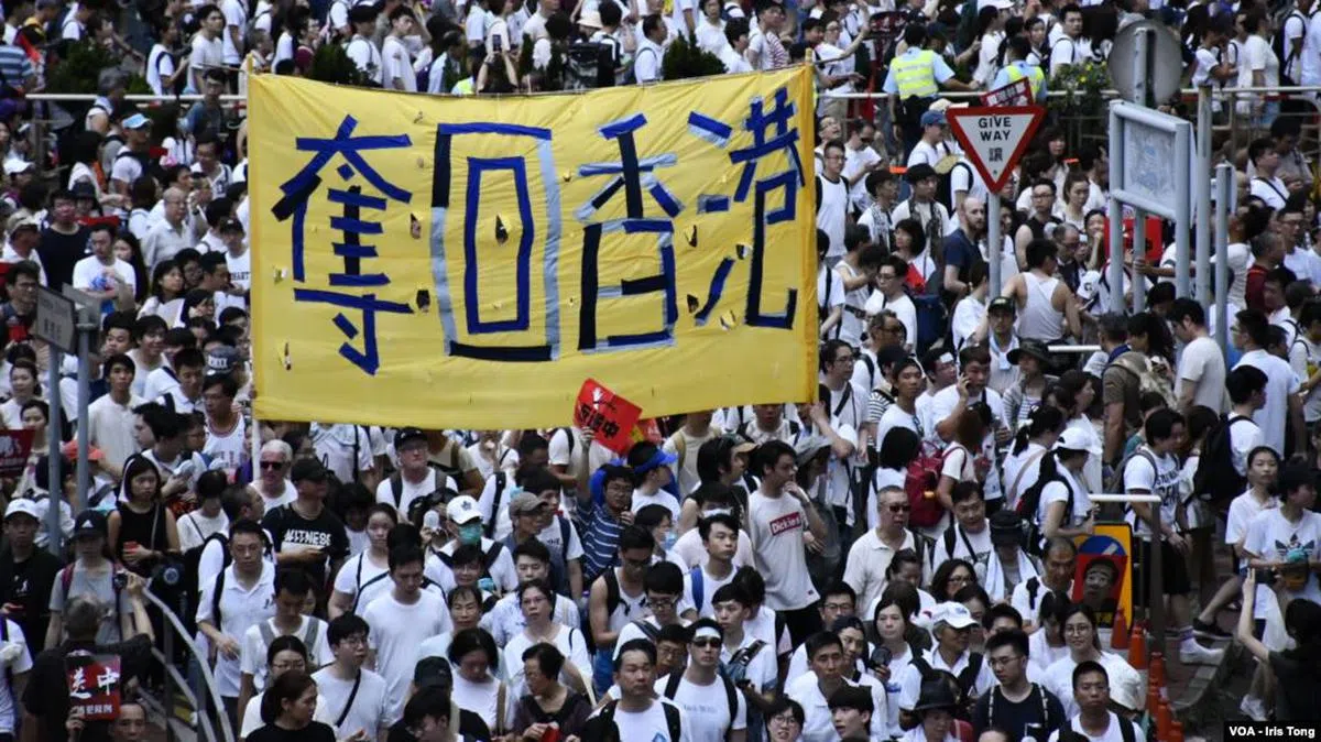  香港爆发大规模游行“反送中”。（美国之音） 