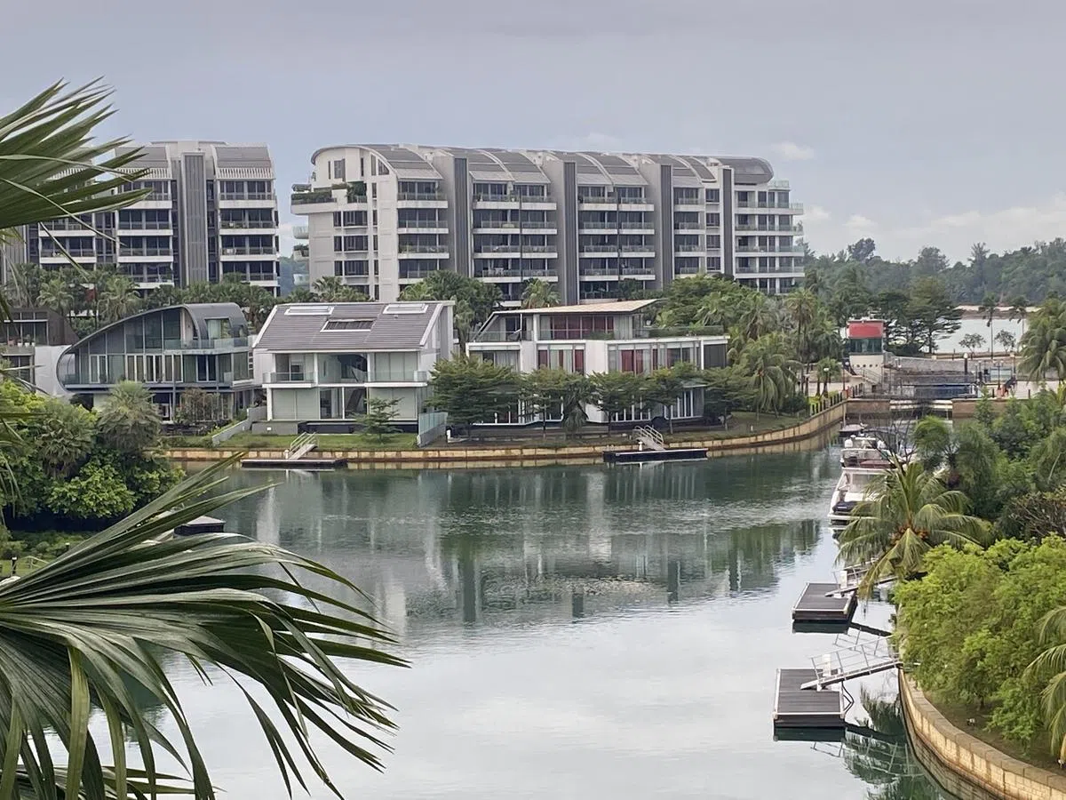 圣淘沙升涛湾的濒水洋房都设计得美轮美奂。（红蚂蚁摄）