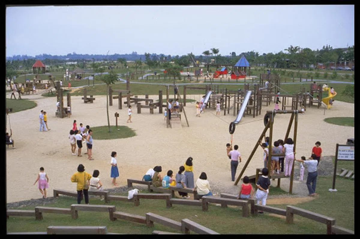  白沙公园里的游乐场出现在1980年代照片中。（国家档案馆提供） 