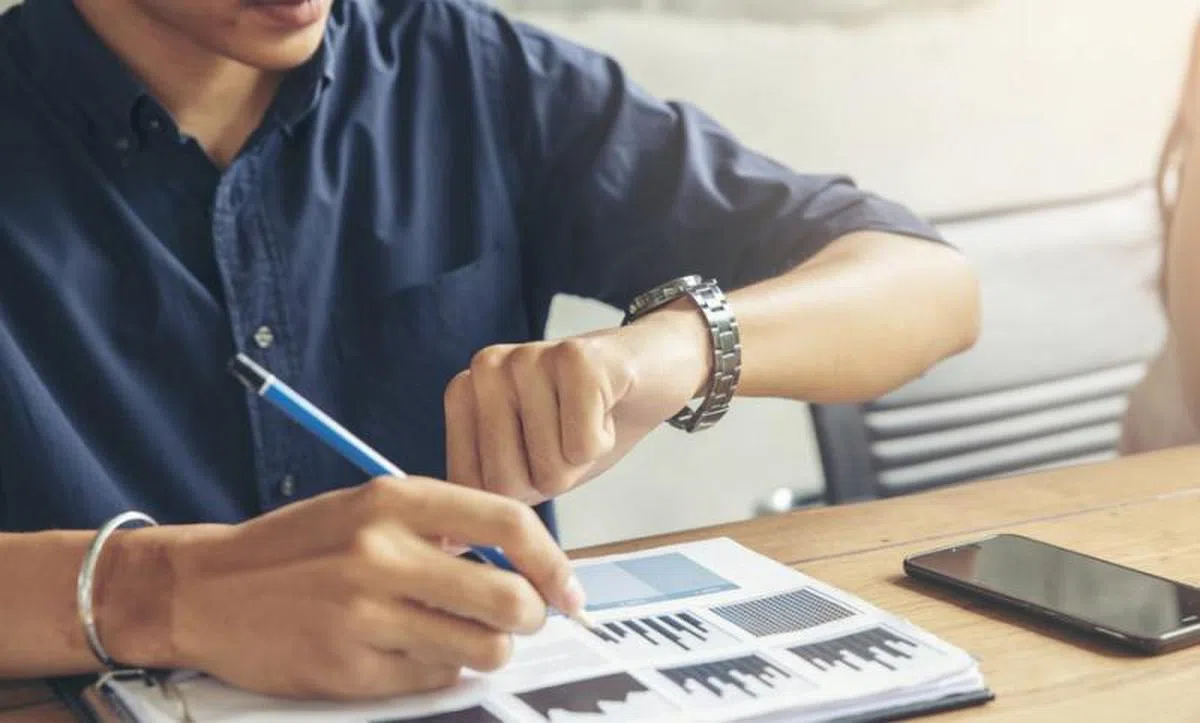  是否让人变得更懒惰是无条件基本收入最主要的争议。（互联网） 