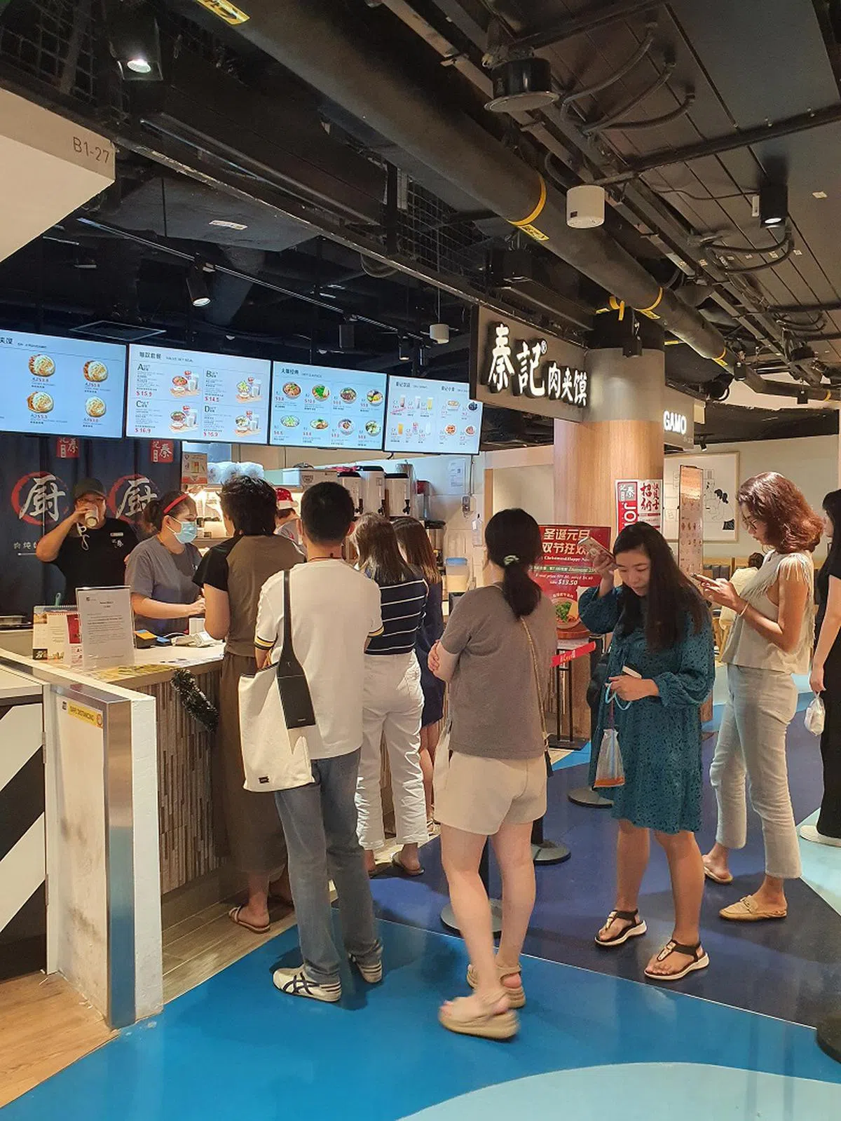 来自陕西的“秦记肉夹馍”，过去四年在新加坡开设七家分店。（海峡时报）