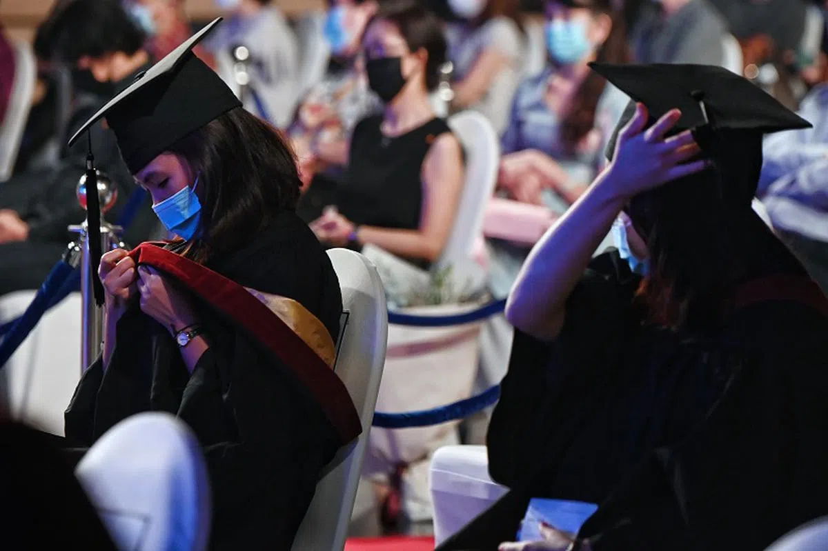 过半英国大学生坦言“钱不够用”影响了精神健康，不知本地大学生是否有同感？（海峡时报）