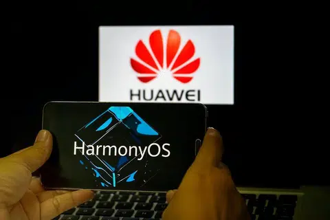 华为自主研发鸿蒙（Harmony OS）手机操作系统。（互联网）