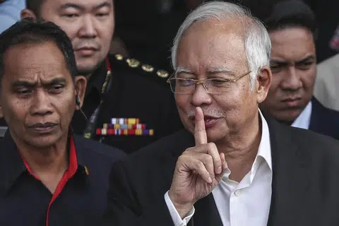 马国财长部长东姑扎夫鲁证实纳吉（图）已向政府申请总值1亿令吉的房屋奖励。（欧新社）