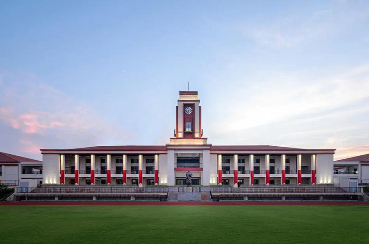 广州新侨学校的钟楼。（广州新侨学校网站）