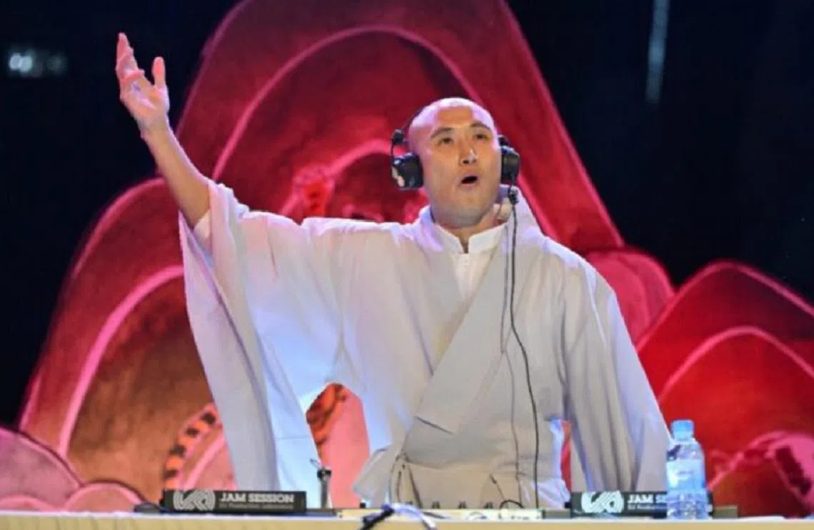 举起你的双手！（Instagram/NewJeansNim）