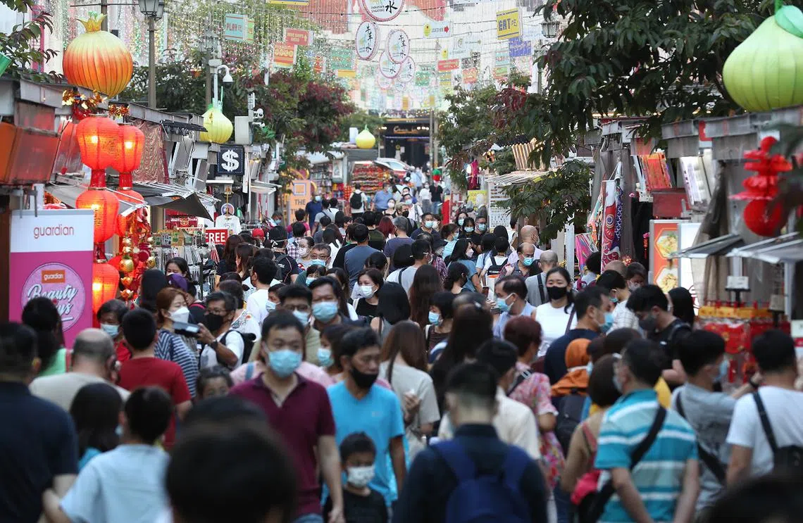 政府在1月27日宣布，必要时会加强牛车水的农历新年人潮管控，确保大家遵循安全管理措施。（商业时报）