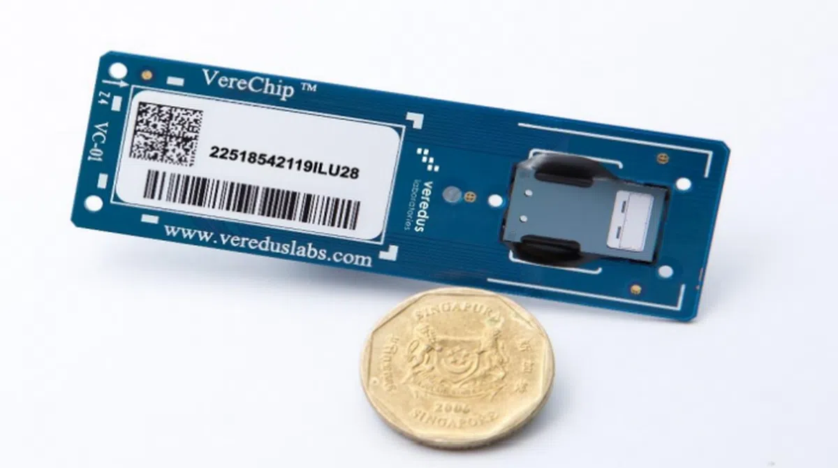  鼻咽拭子测试盒。（Veredus Lab） 