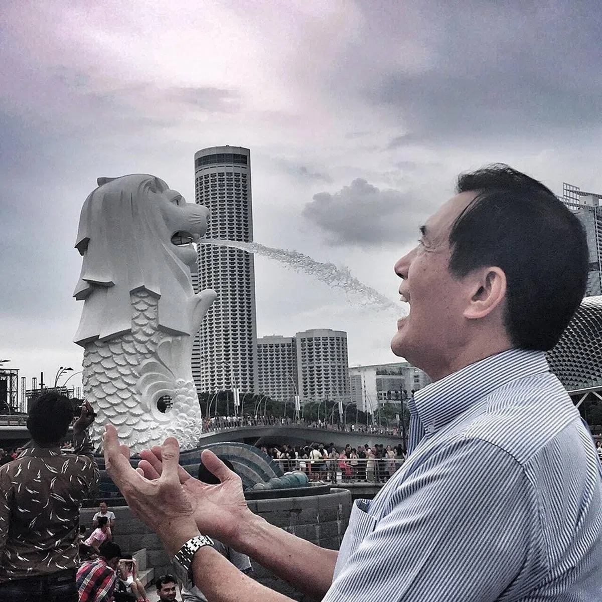  台湾前总统马英九访新时在鱼尾狮打卡。（马英九面簿） 