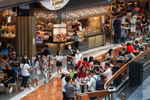 调查显示，59.4％的消费者称最近曾堂食。（联合早报）