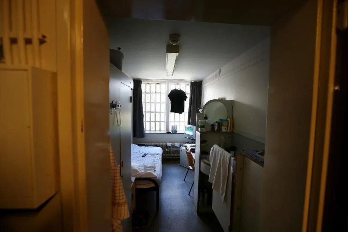  2015年荷兰Norgerhaven监狱的牢房，装潢可媲美学生宿舍。（法新社）  