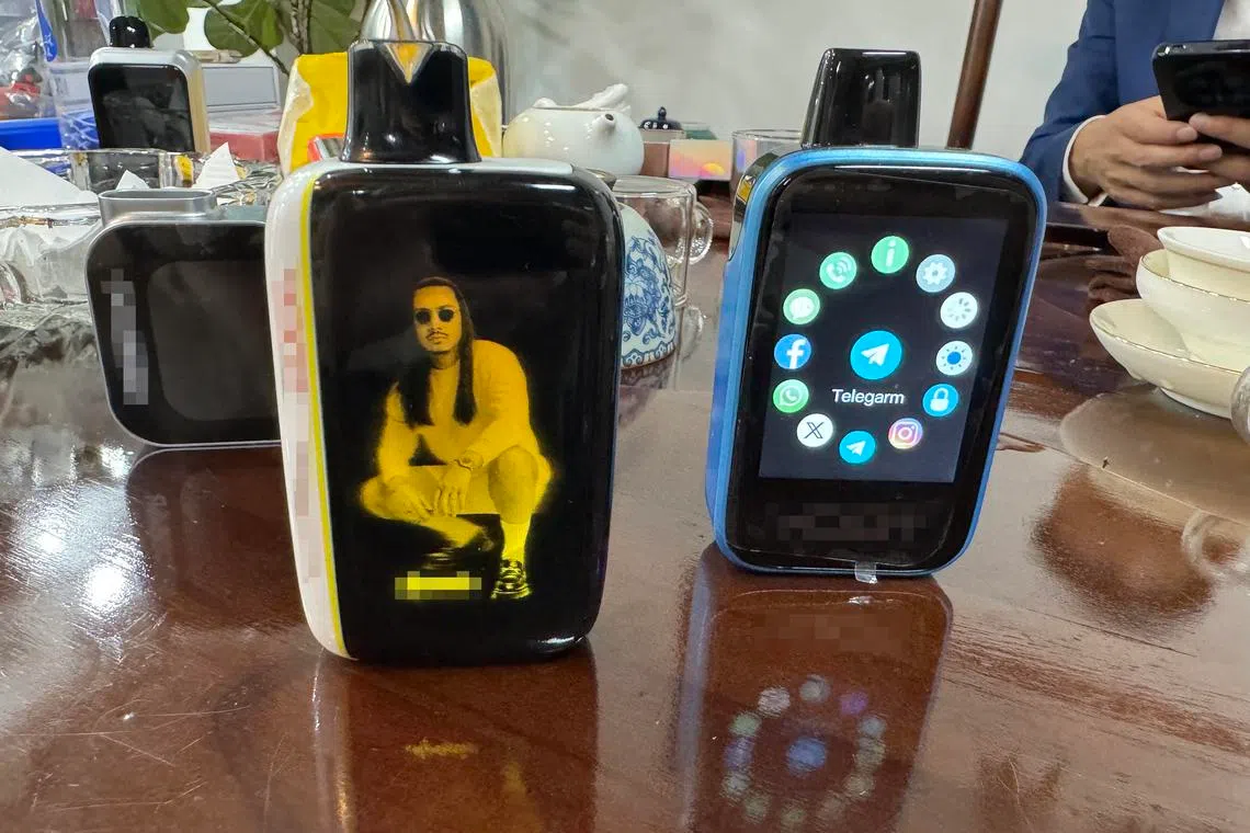 功能强大的电子烟，用户可以通过蓝牙连接智能手机，浏览Instagram和Telegram等应用程序。