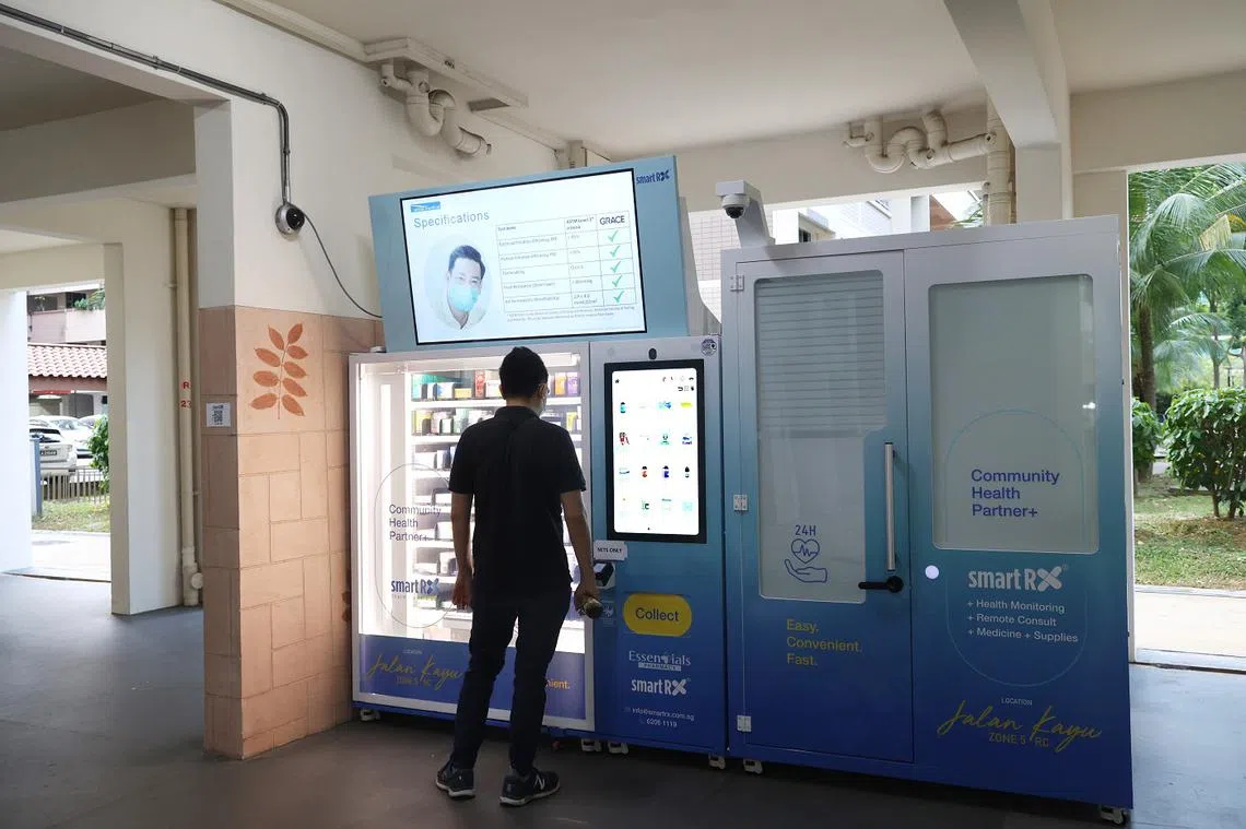 首台设在实龙岗北4道第536座组屋楼下的“机器药房”6月5日正式开张。（联合早报）