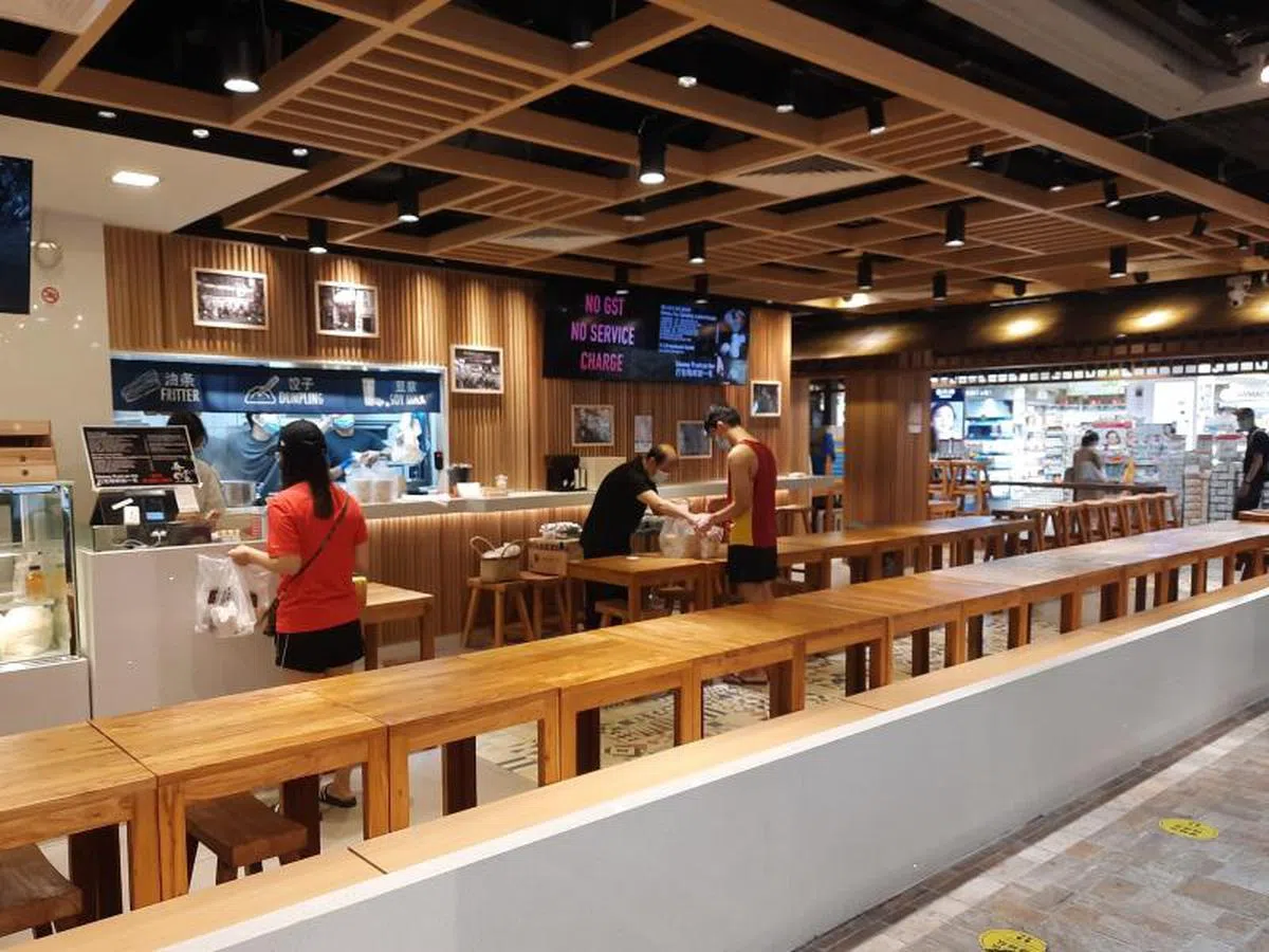 餐饮协会表示，须靠立法实现免租框架，否则业主与租户关系严重失衡。（联合晚报）