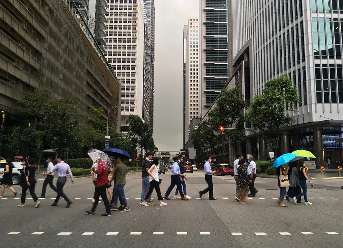 上班族心声：放工回到家后已经够累，没多余精力煮饭和打扫。（海峡时报）