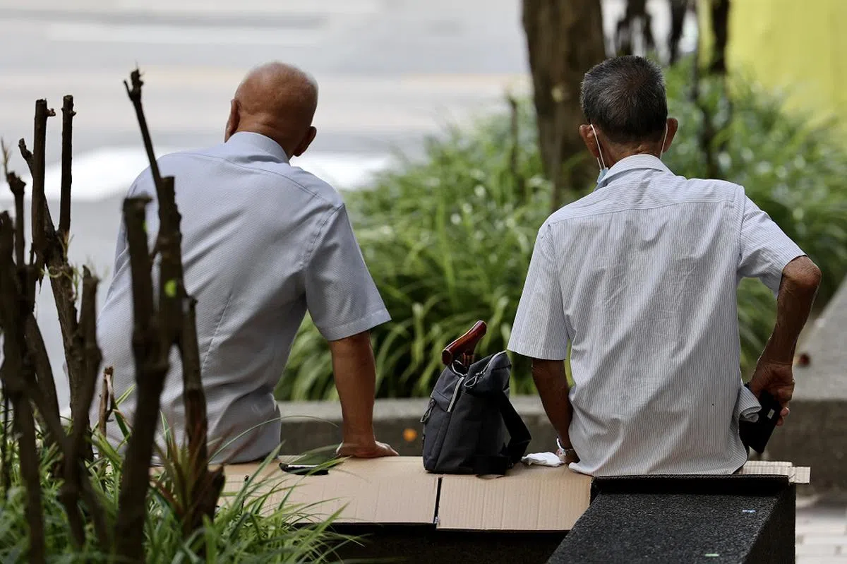 作风老派的阿叔人设，应该蛮有机会钓到诈骗分子上钩。（联合早报）