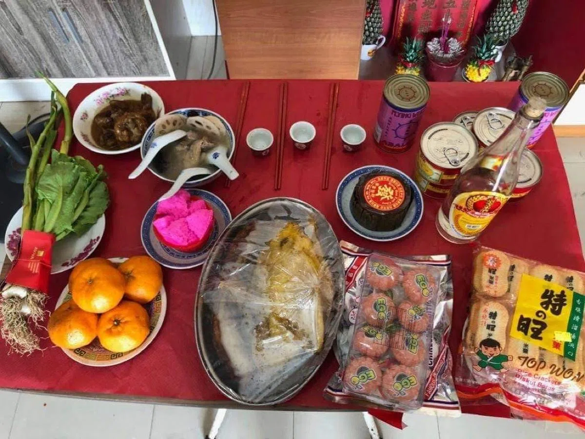  迎接财神。（作者提供） 