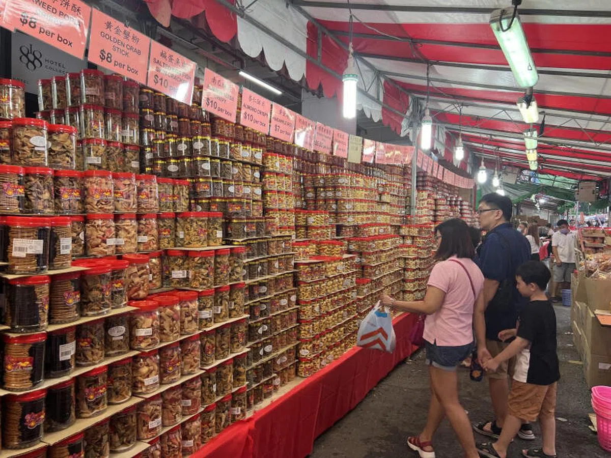 琳琅满目的年饼。（新明日报）