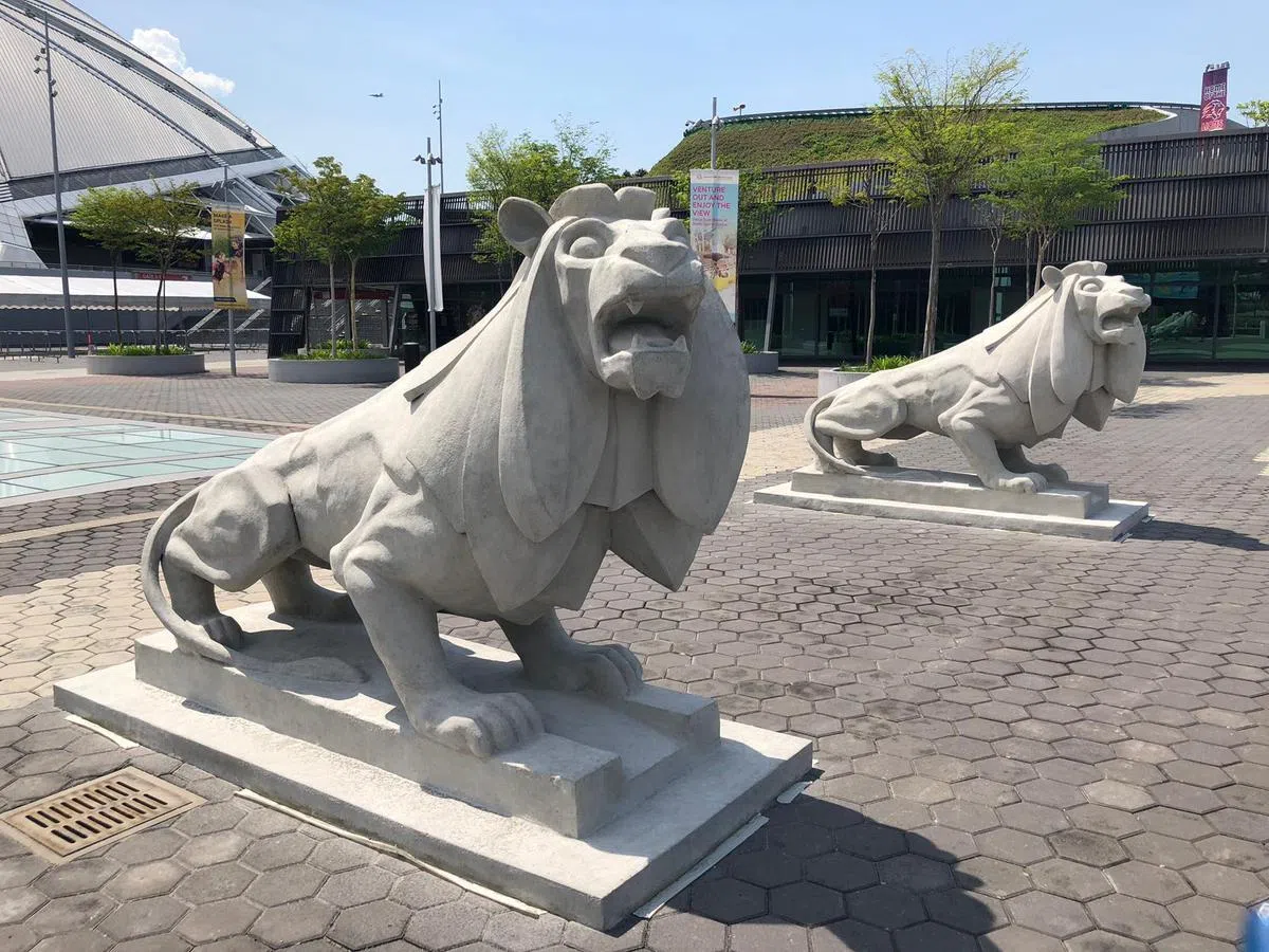  跟原来的石狮子长得一模一样呢！（戴筠懿摄） 