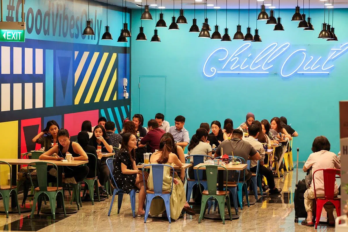 餐馆的装潢也很重要，像这家餐馆就深受年轻食客青睐。（联合早报）