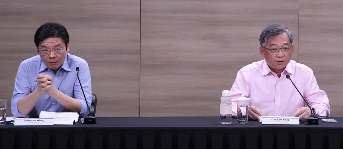 财政部长黄循财（左）与贸工部长颜金勇（右）。（通讯及新闻部）