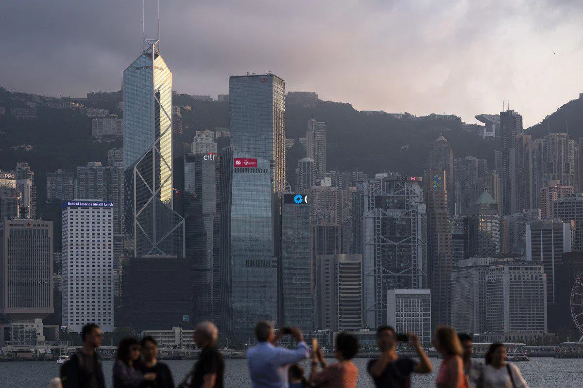  惠誉下调香港的信用评级。（彭博社） 