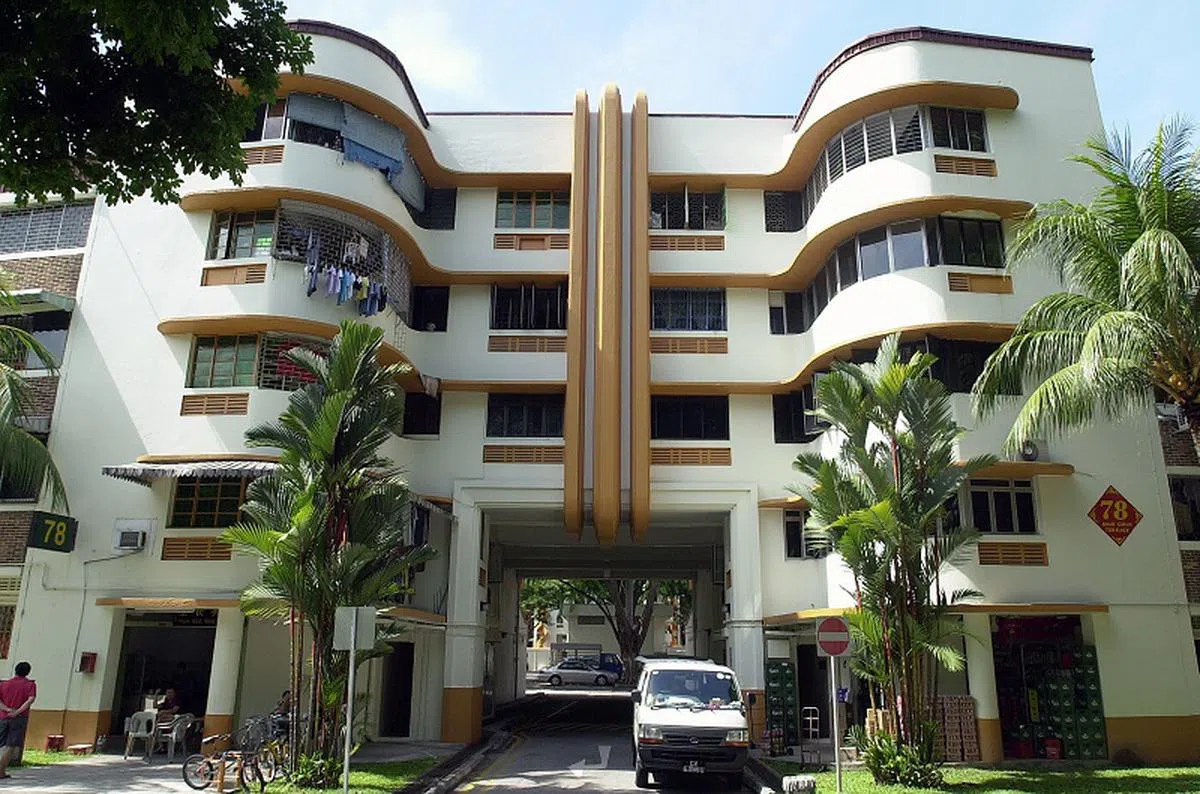 新加坡改良信托局建造的中峇鲁战前组屋外形有强烈的装饰艺术风格，是新加坡一道养眼的风景。（海峡时报）