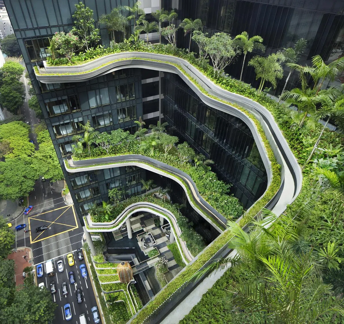 不少新加坡建筑物透过垂直绿化方式降温。（宾乐雅酒店）