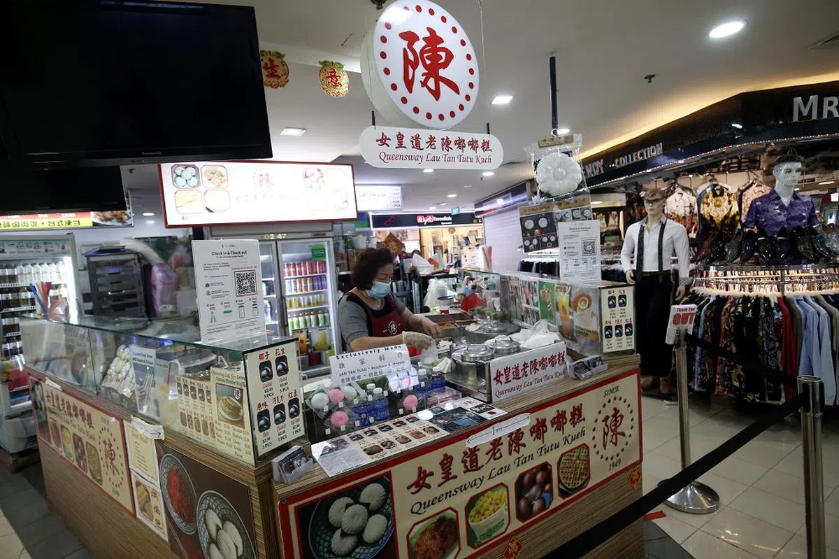 位于女皇道购物中心二楼的女皇道老陈嘟嘟糕摊位，营业历史可追溯到1940年代。（联合早报）