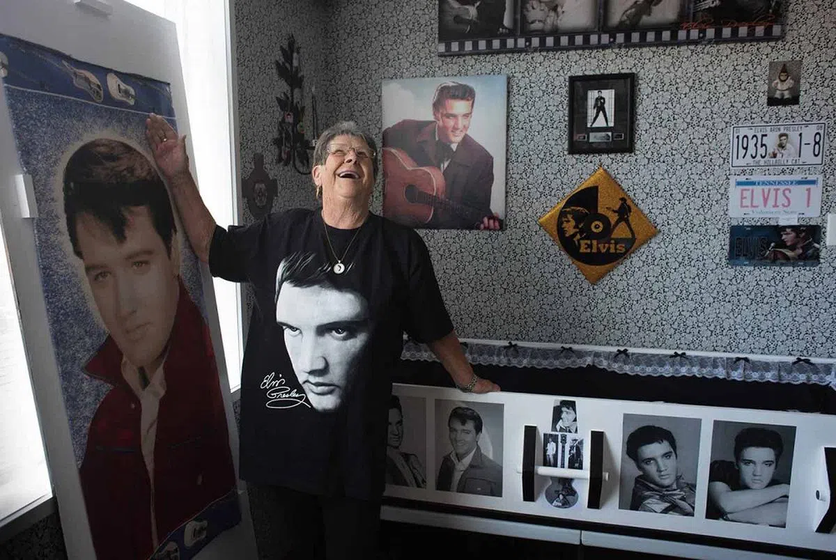 果然是“猫王”的铁粉，去世了仍要追随偶像。（Kiwi Coffin Club脸书）