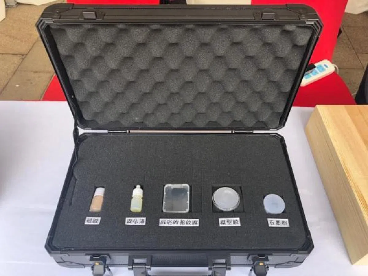  具备制作指纹膜所需材料的工具箱。（新浪新闻） 