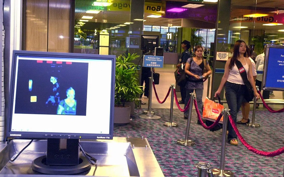 明天（1月3月）傍晚起，从武汉飞抵我国樟宜机场的旅客都需接受体温检测，可疑病例将被转介至医院做进一步检查。（海峡时报）