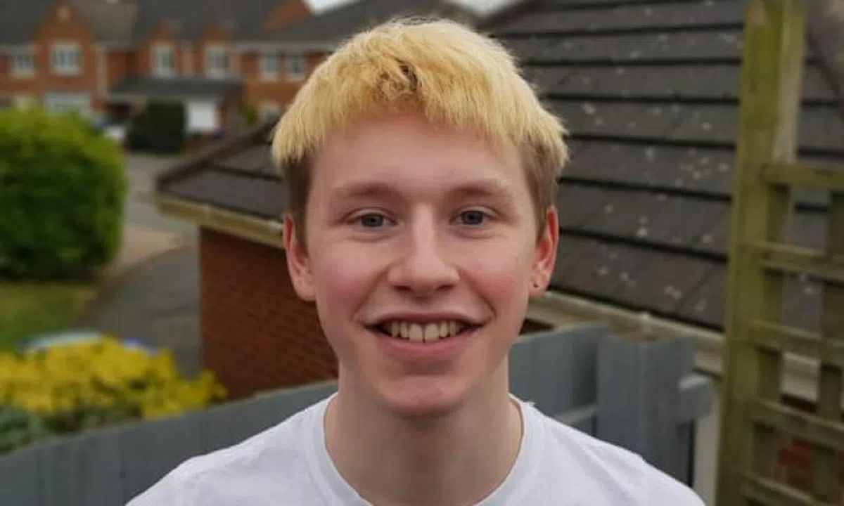  Alastair Fraser-Urquhart自愿参与人体挑战试验。（卫报） 