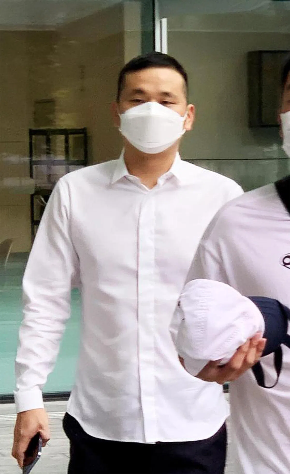 为成为本地永久居民，不惜用假学历瞒骗当局的余华杰（译音）。（海峡时报）